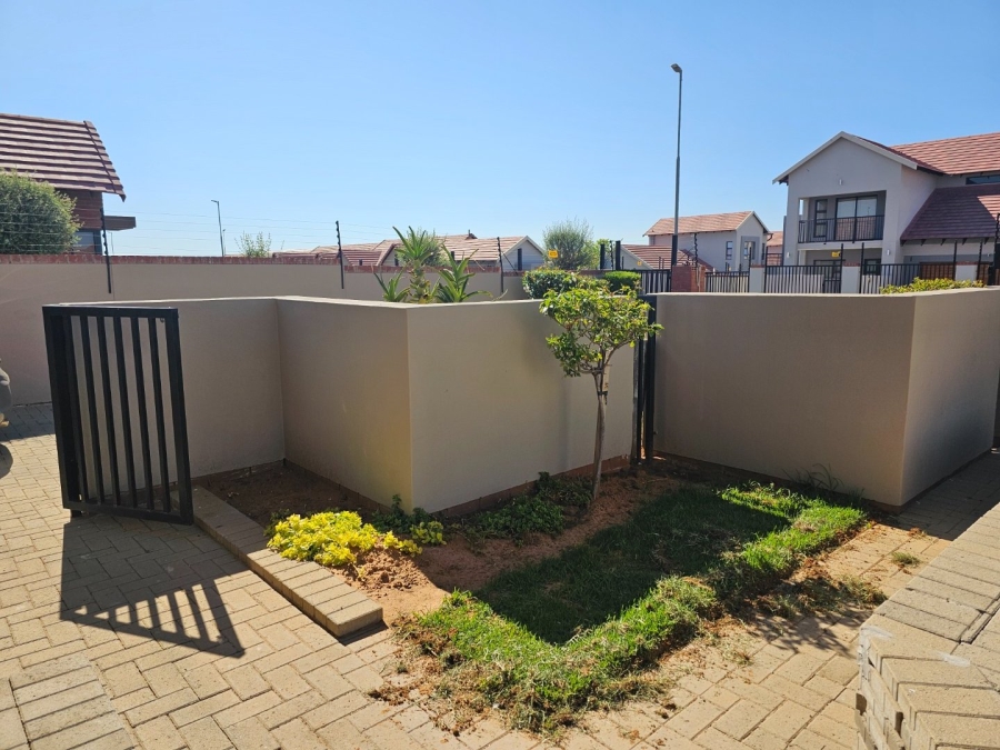 5 Bedroom Property for Sale in Wild Olive Estate Free State